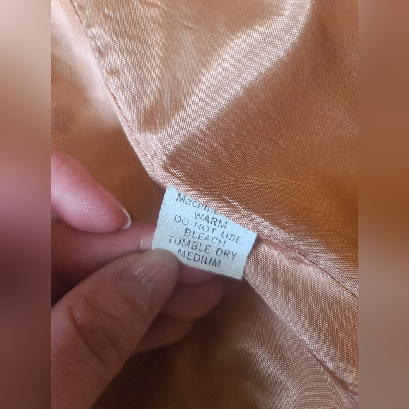 Elegant Beige Trench Coat with Red Highlights - Picture 10 of 10